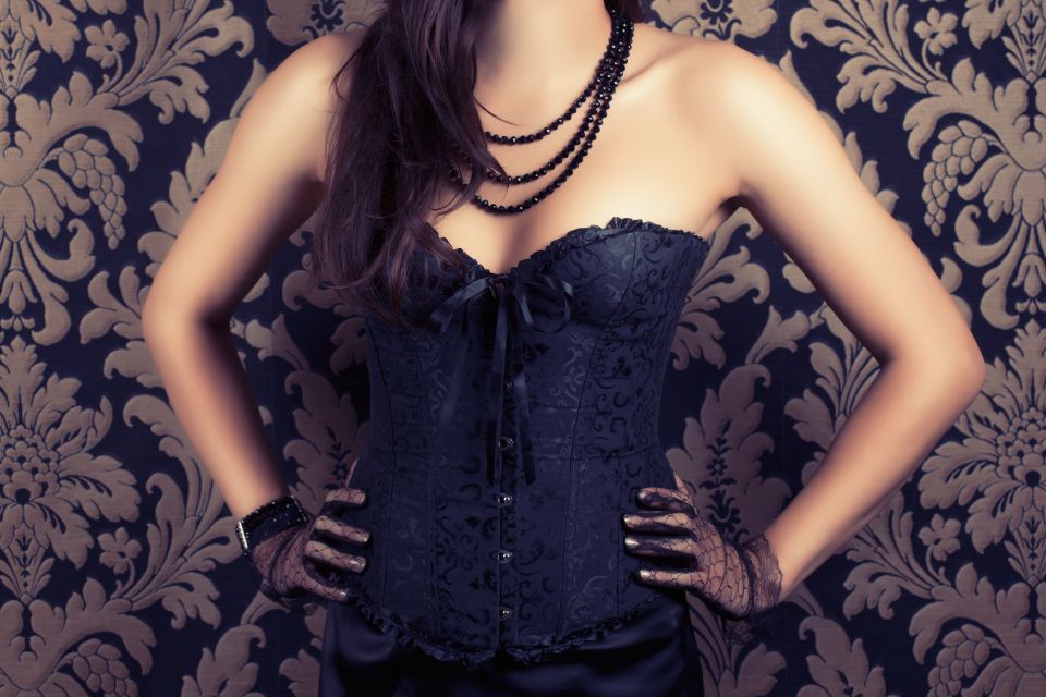 Le bustier : l'histoire française du corset pour femme